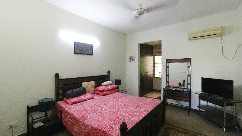 Beautiful & Open View 12 Marla 4 Bed Flat On 2nd Floor For Sale In Askari 11 Lahore 12