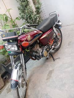 Honda 125 model 2019 A red colour good condition documents complete