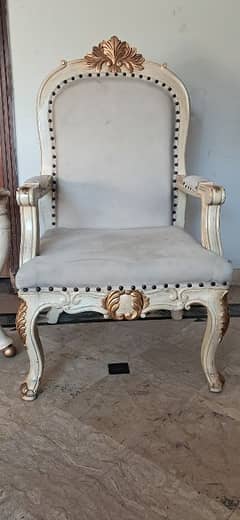 coffee table with two chairs