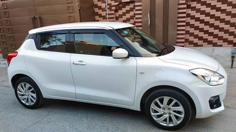 Suzuki Swift GL CVT Automatic 2022 3