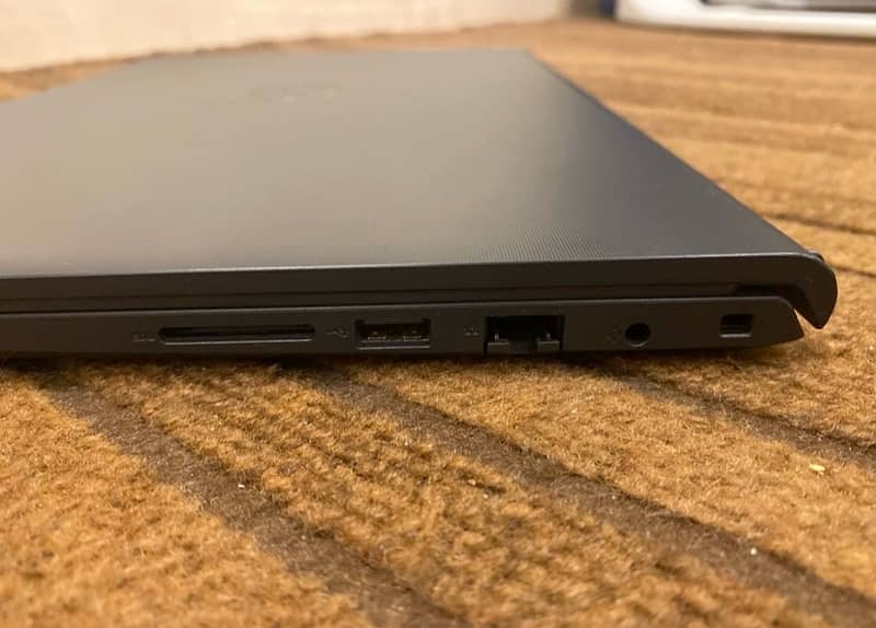 Dell Vostro 3520 - 12th gen / 16gb Ram 1