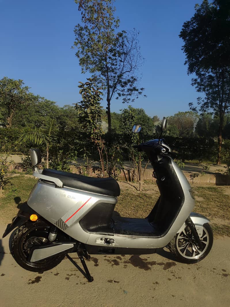 Evee C1 Air Scooty Urgent For Sale | Scooty In Bikes | Scooters 0