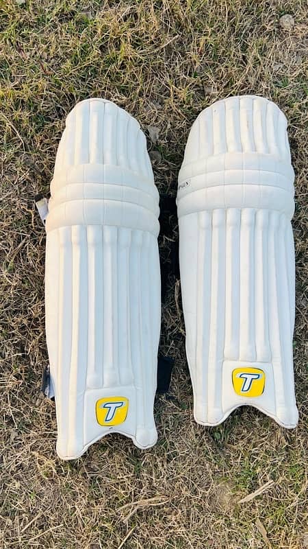 slightly used cricket Equipment 13