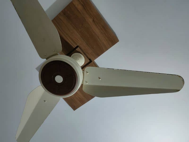 Ceiling Fan 56 inches Good Condition 2