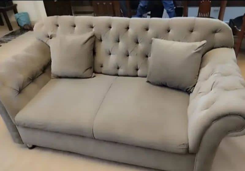 custioned 7 seater sofa in immaculate condition 3