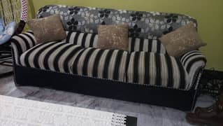 selling 5 seater sofa with table