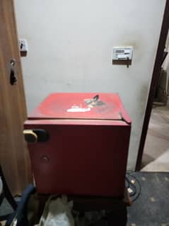 mini fridge in good condition