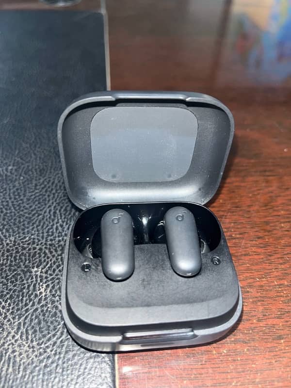 soundcore p40i earbuds 1