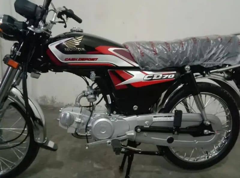 Honda cd 70 2025 zero meter hai 300kilometer hai 25din phlei liha 0