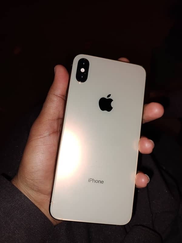 iPhone xs max 4