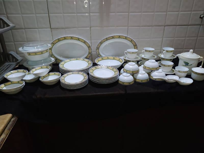 Dinner set new 7 person complete set. 0