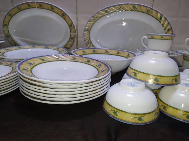 Dinner set new 7 person complete set. 1