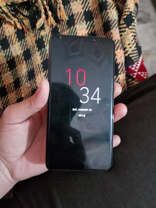 LG v30 4