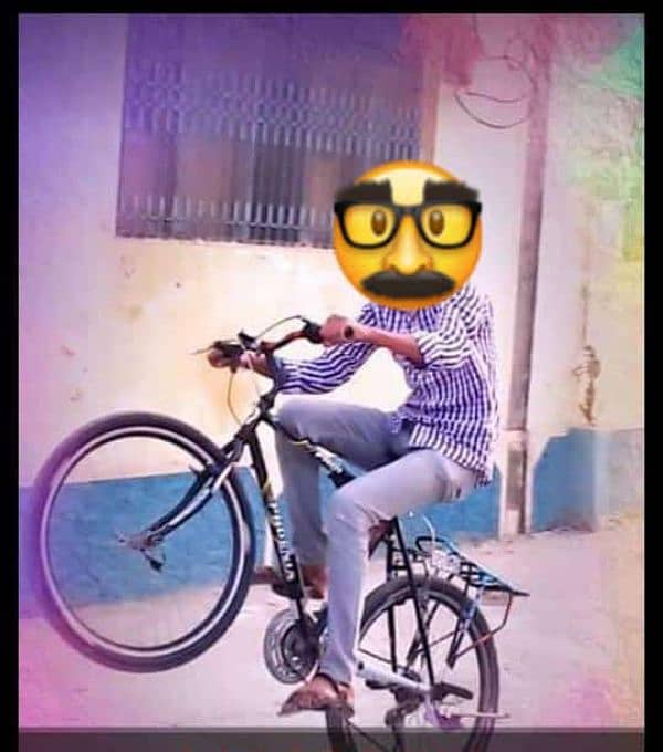 phoenix ke cycle ha , pichla tyre new ha agla dilwana pry ga 1