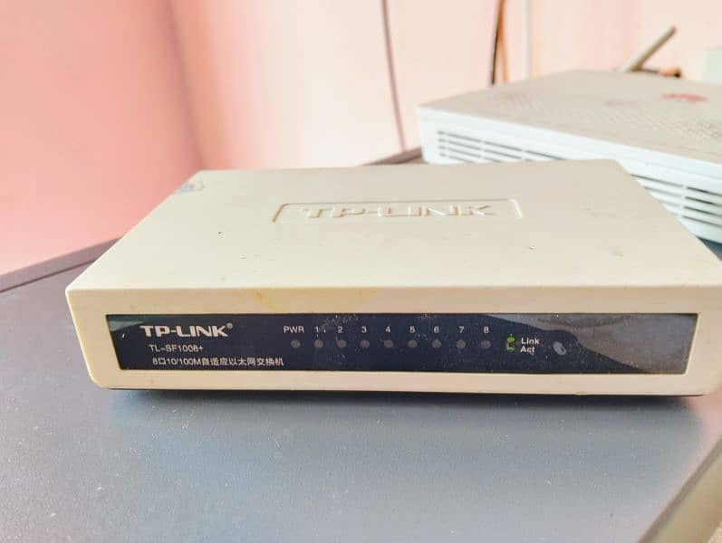 TP-LINK TL-SF1008+ 1