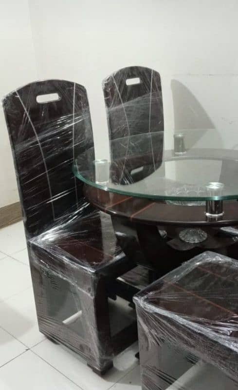 brand new dining table with 4 chairs. untouch 2