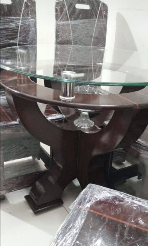 brand new dining table with 4 chairs. untouch 6