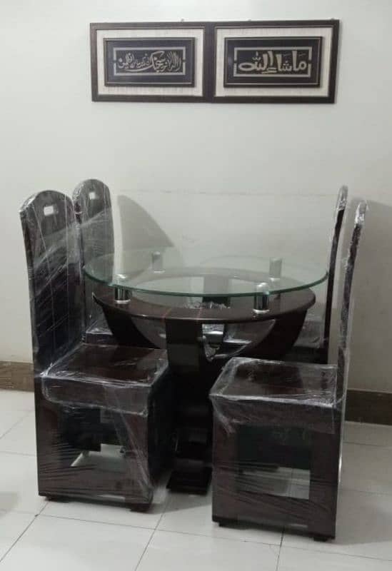 brand new dining table with 4 chairs. untouch 7