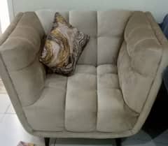 i want to sell theses sofa condition - well maintained