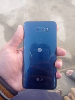 r2 or  LG v30 gaming phone available hai