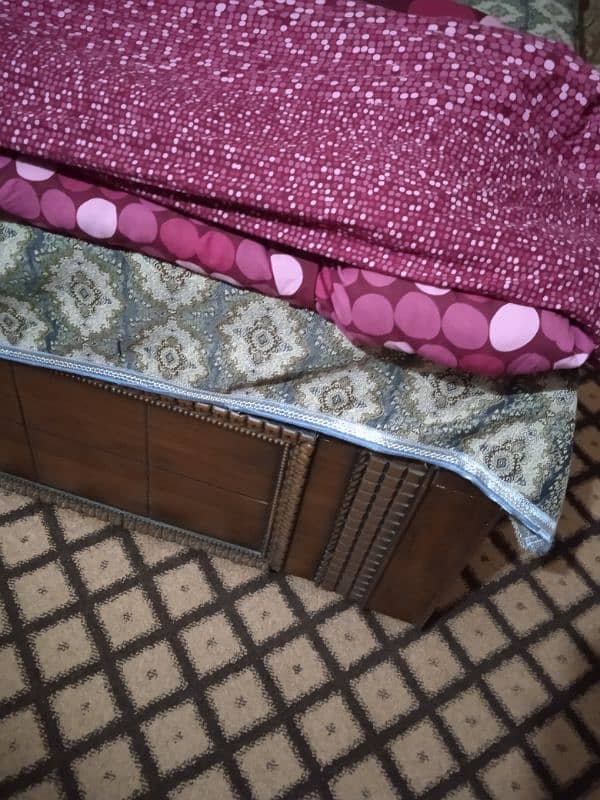 double bed best condition with 2 side tables 4