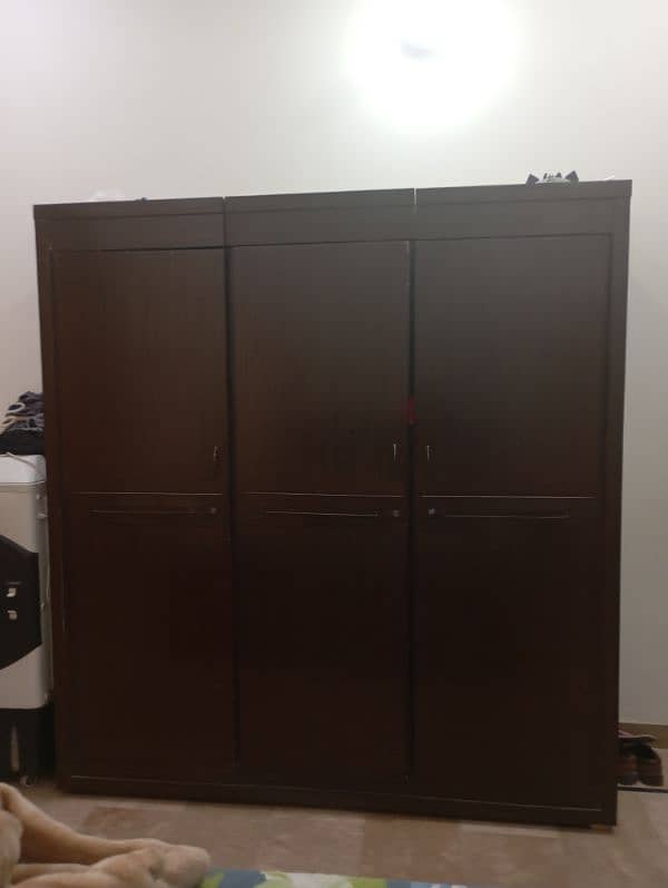 wardrobes three doors 1