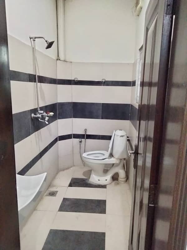 Upper portion for rent 2bad attach TV launch kitchen bathroom marble flooring woodwork good location man apruch 7