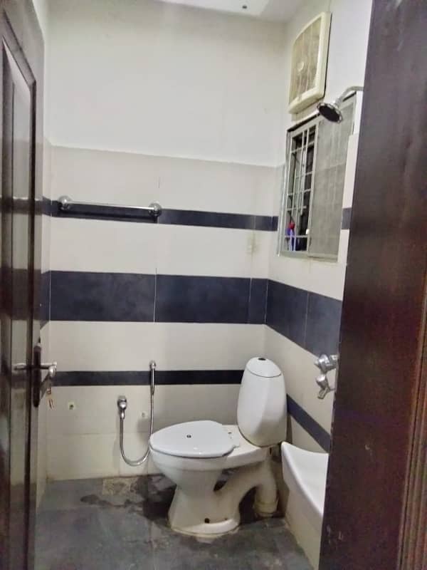 Upper portion for rent 2bad attach TV launch kitchen bathroom marble flooring woodwork good location man apruch 15