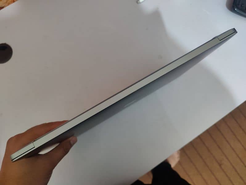 MacBook pro 15 inch 2018 i7 16 gb, 4 gb dedicated card screen cracked 9