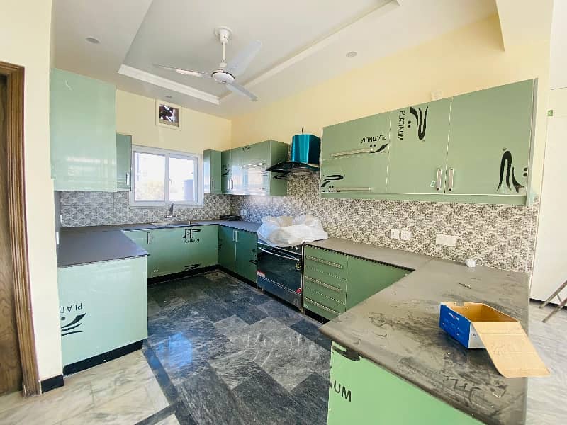 "Spacious 1 Kanal Upper Portion for Rent"on Prime Location (original picture Attached) 6