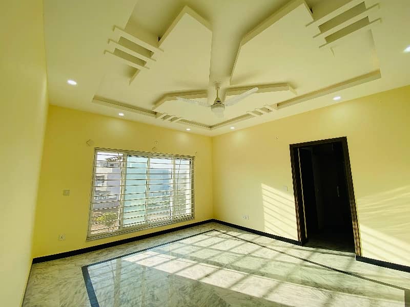 "Spacious 1 Kanal Upper Portion for Rent"on Prime Location (original picture Attached) 10