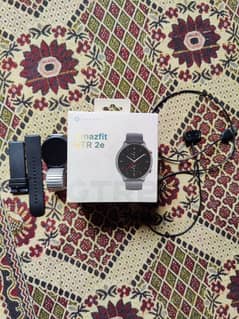 Amazfit GTR 2e with original box and cable and extra strap