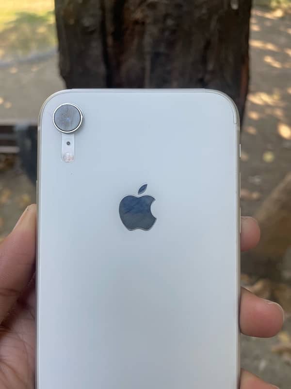 iPhone XR 1