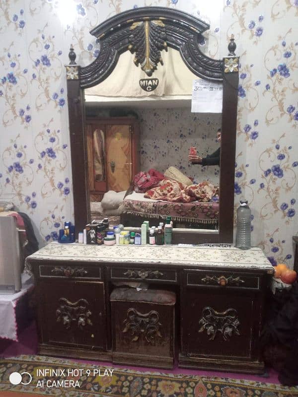 bed, dressing and showcase for sale urgently 2