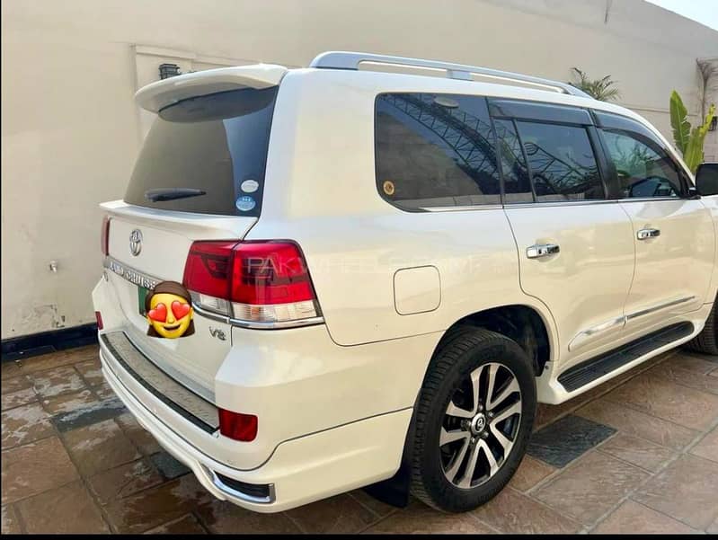 Toyota Land Cruiser 2011 4