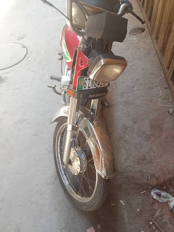 Honda 70 2016 model condition 10 by 9 all okay hai 2