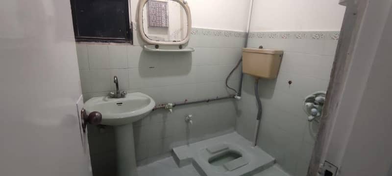 Flat 3 Beds DD 2nd Floor West Open in Erum Heights Block 13 Gulistan e Jauhar 7