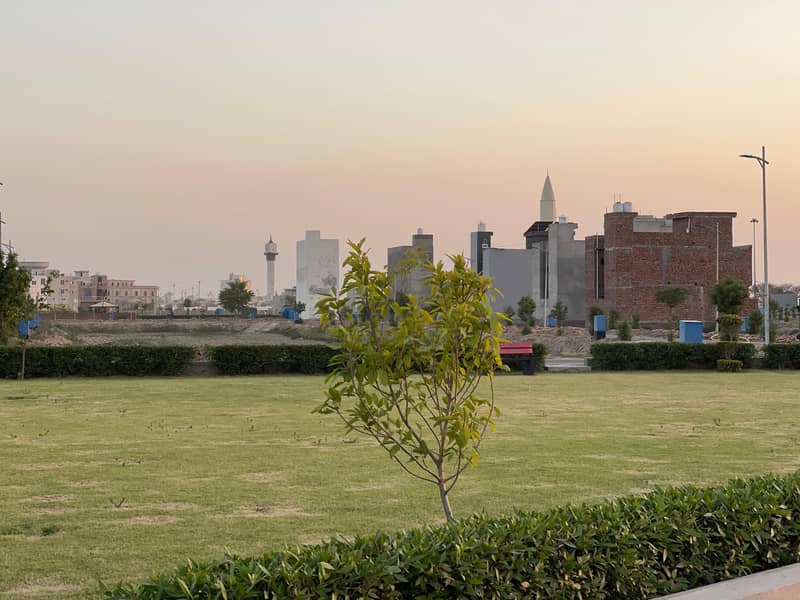 Al Rehman Garden Phase-7|| 5 marla Roman Block file for sale 8