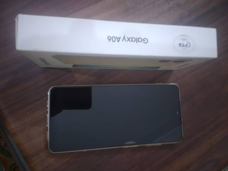 Samsung A06 4 64 Gold 1