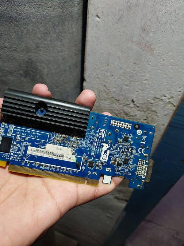 Computer Graphic Card One GB 1