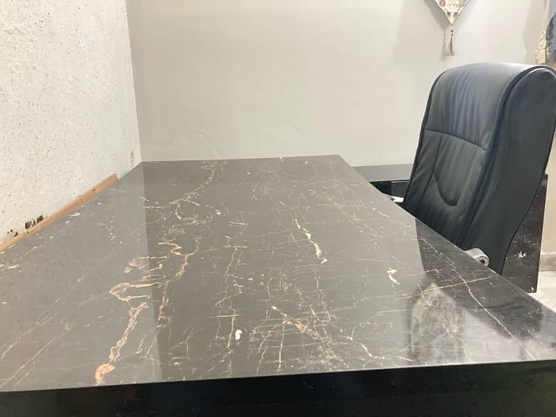 1 Executive table and one executive chair for sale 9