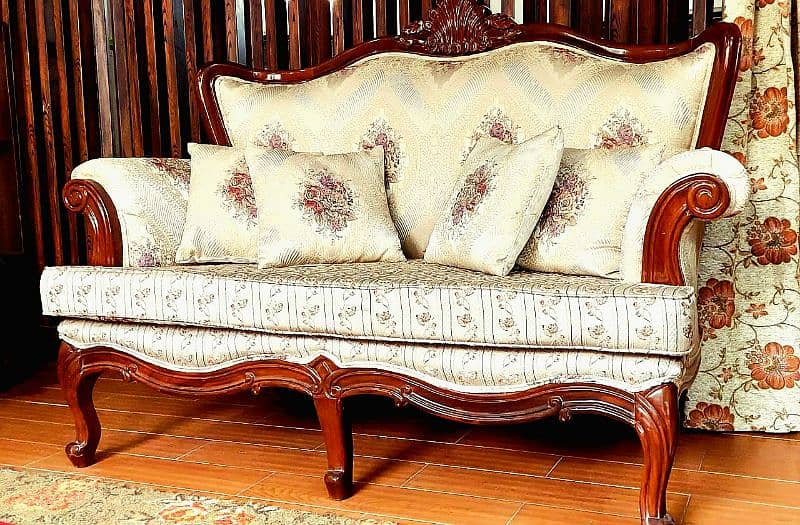 Luxurious 7-Seater Antique Sofa Set - Vintage Elegance 1