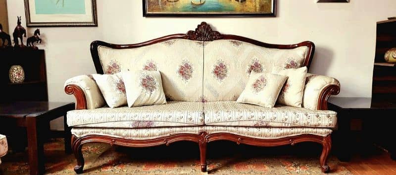 Luxurious 7-Seater Antique Sofa Set - Vintage Elegance 2