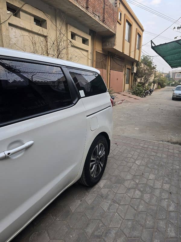 KIA GRAND CARNIVAL 2018 5