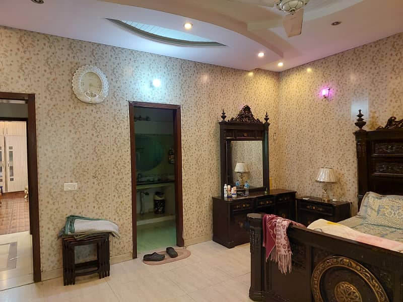 1 Kanal House Front 50 Feet Gated Area No Dp Pool Super Hot Location 19