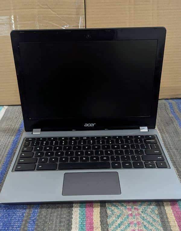 Acer c740 Celeron 5th gen slim laptop 0