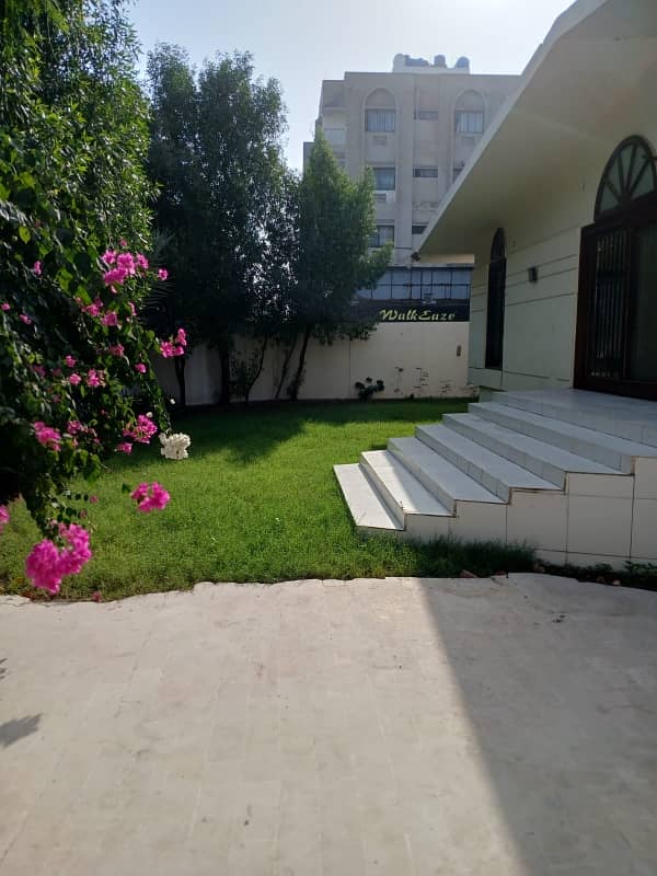 1000 Yards Bungalow For Rent 48