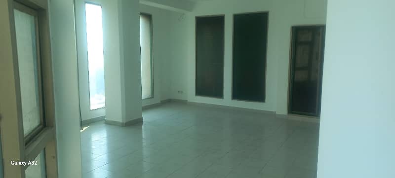 OFFICE FOR RENT IN GULBERG III 8