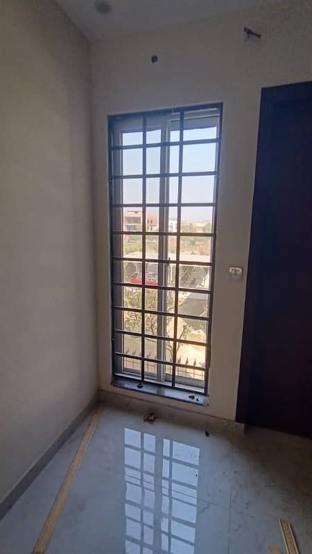 brand new 1st entry 5 marla House Available for sale in Airline housing society near shokat khanum 7