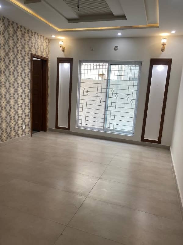 brand new 1st entry house 1 kanal available for rent Family and Office in PCSIR 2 UCP backside 10